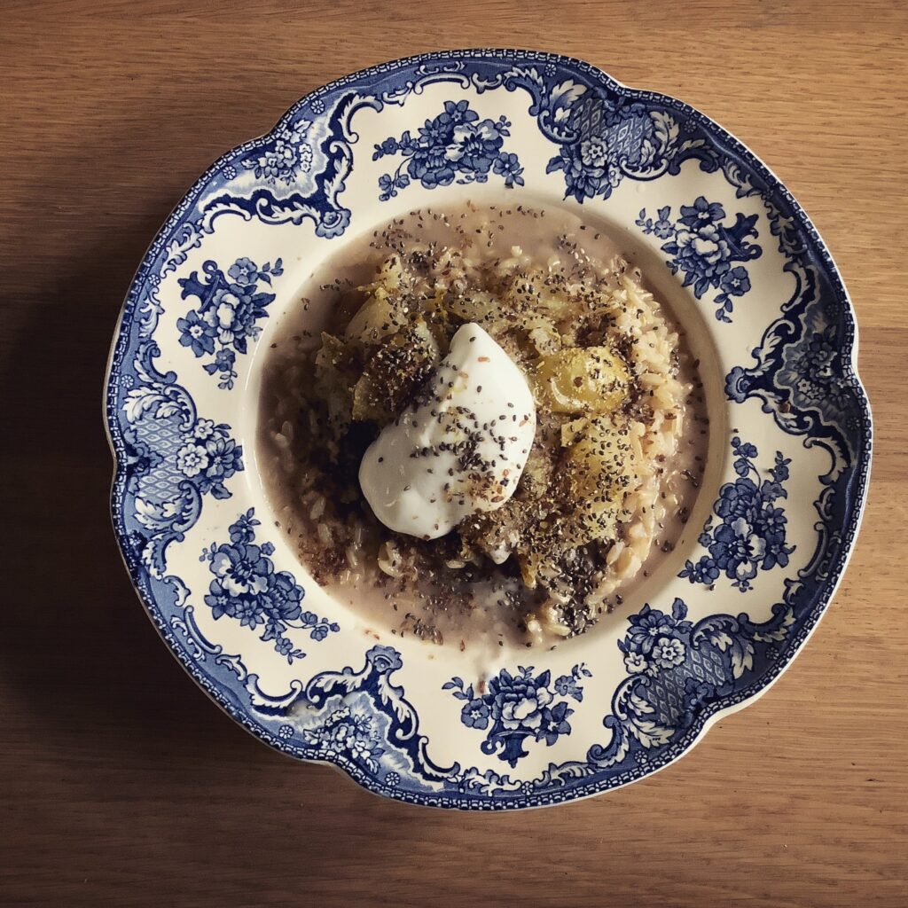 Healthy filling breakfast: brown rice porridge